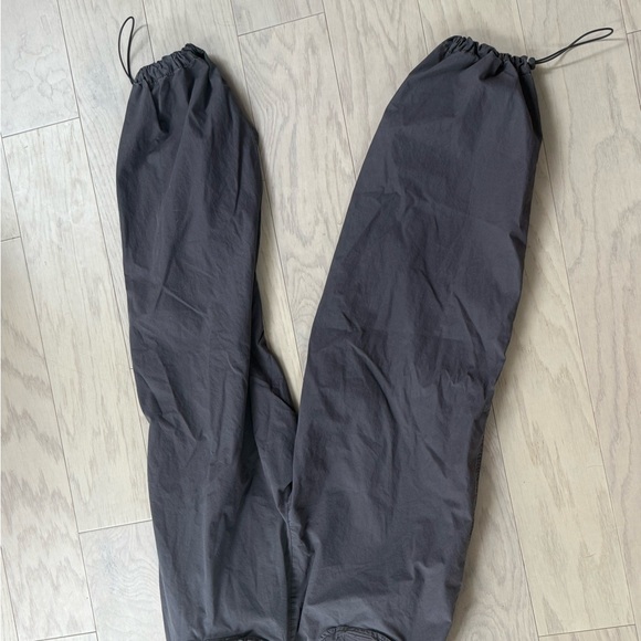 Aeropostale Women's Gray Cargo Pants - Picture 4 of 4